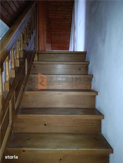 Casă cu 3 camere decomandat cu Teren 1378 Mp în Costești