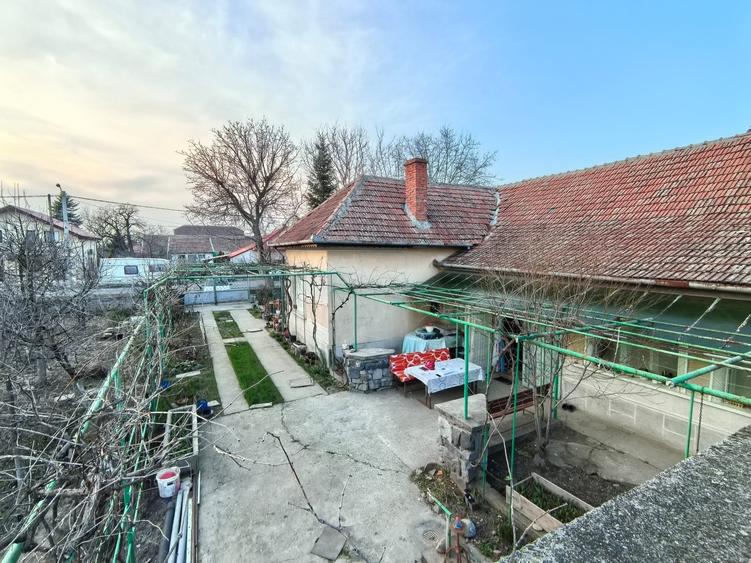 Casă cu 5 camere cu Canalizare în Buziașului