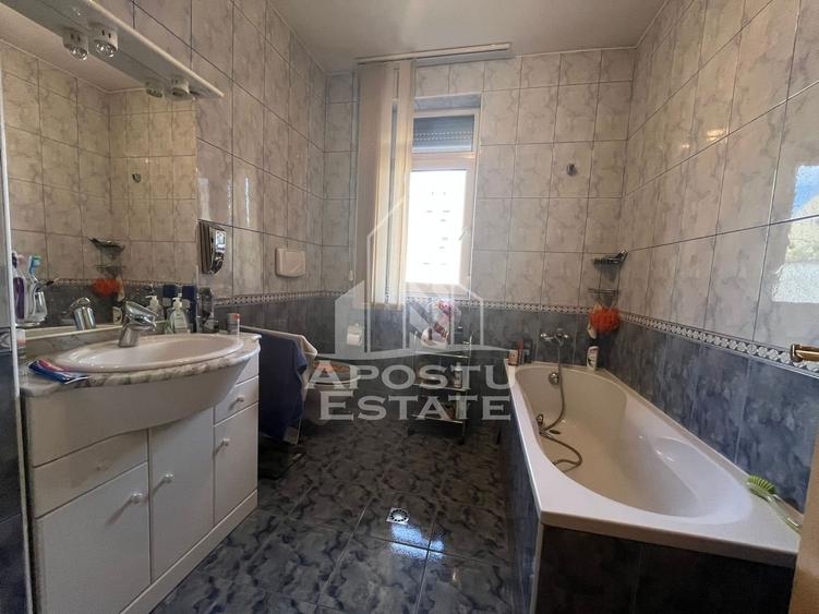 Casa individuala cu 4 camere, teren 404 mp,acces auto,garaj, Girocului - 9