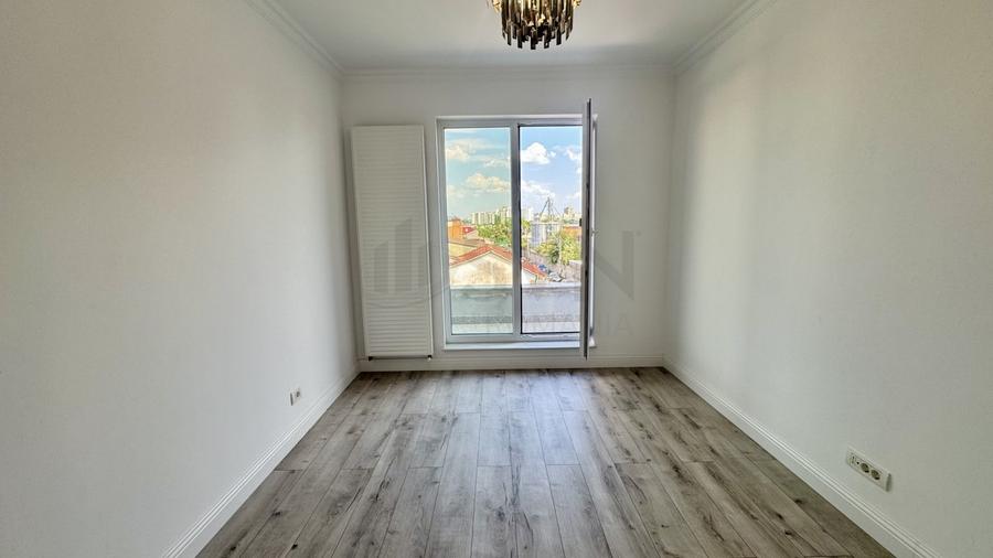 Apartament cu 3 camere decomandat în Bucur Obor