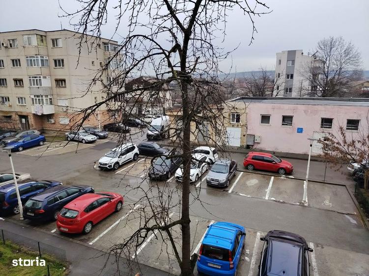 Apartament cu 3 camere decomandat, mobilat în Lăpuș Argeș
