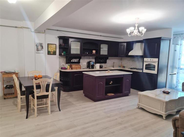 Apartament cu 3 camere decomandat, mobilat în Burdujeni