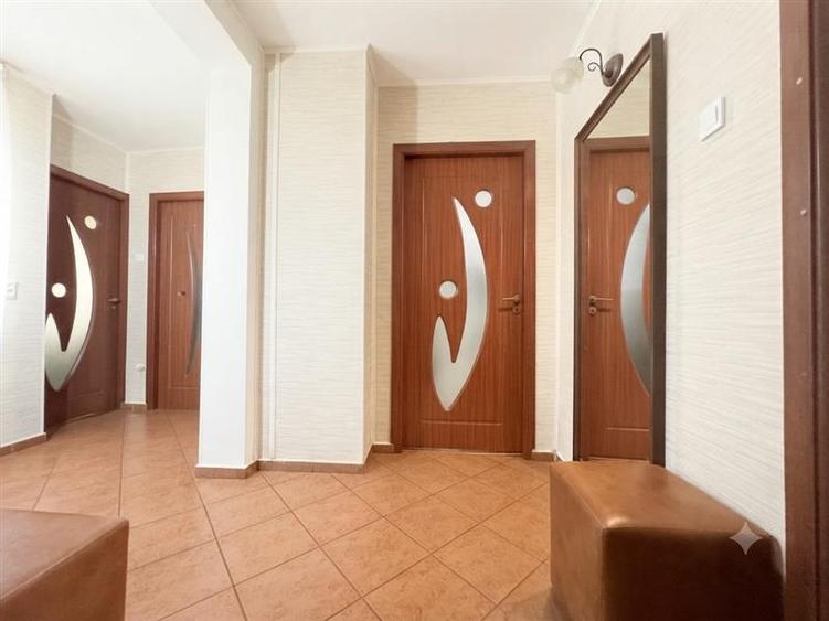 Apartament cu 3 camere decomandat, mobilat în Lunca Cetățuii