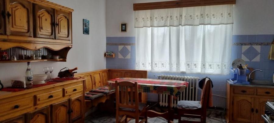 Casă cu 4 camere în Urluiești
