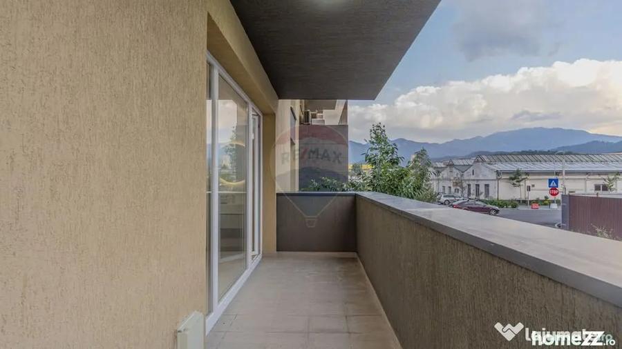 Apartament cu 9 camere decomandat în Astra