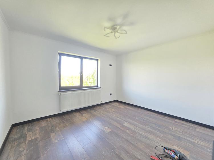 Duplex cu 4 camere decomandat cu Canalizare în Râșnov