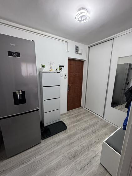 Apartament cu 2 camere semidecomandat în Vlahuță
