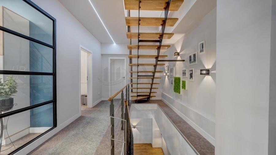 Casă cu 10 camere cu Canalizare în Armeneasca