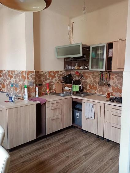 Apartament cu 4 camere semidecomandat în Medicină