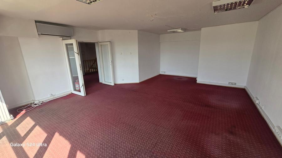 Apartament cu 5 camere în P-ța Unirii
