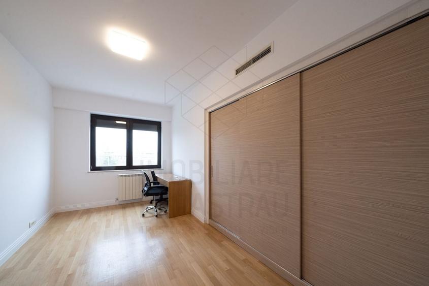 Penthouse cu 5 camere decomandat, mobilat în Herăstrău