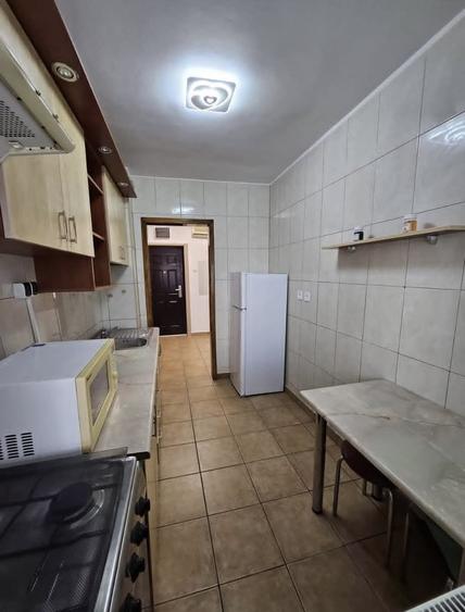 Garsonieră decomandată, mobilată în Berceni