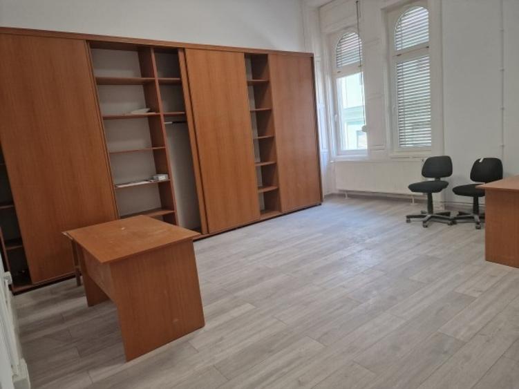 Spațiu comercial, de 140 mp, în P-ța Unirii