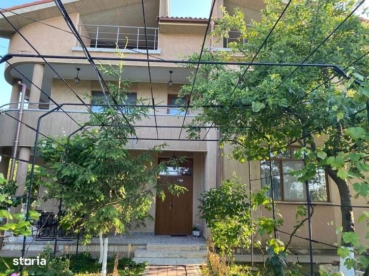 Casă cu 4 camere cu Teren 1050 Mp în Central