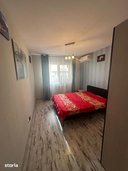 Apartament cu 3 camere în Apărătorii Patriei