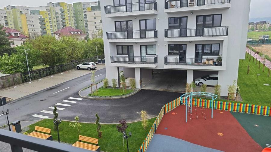 Apartament cu 2 camere decomandat în Tractorul