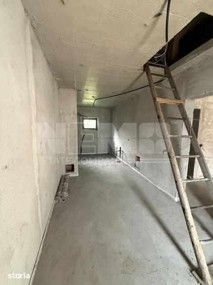 Casă cu 4 camere cu Teren 4100 Mp în Costișa