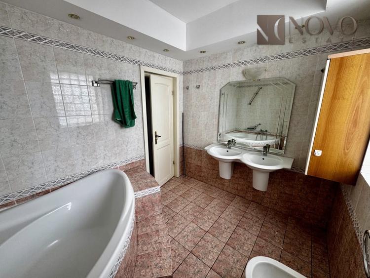 Duplex cu 8 camere cu Canalizare în Băneasa