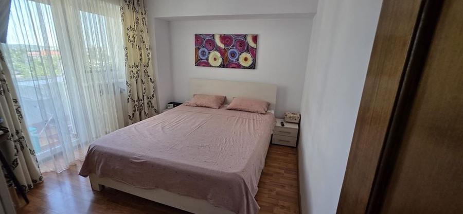 Apartament cu 3 camere decomandat în Brazda lui Novac