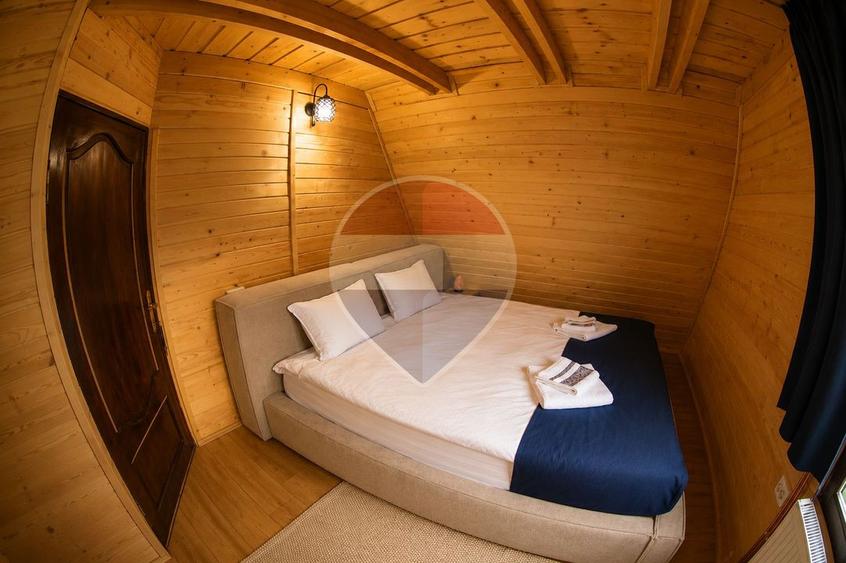 Hotel/Pensiune, de 110 mp, în Strâmtura