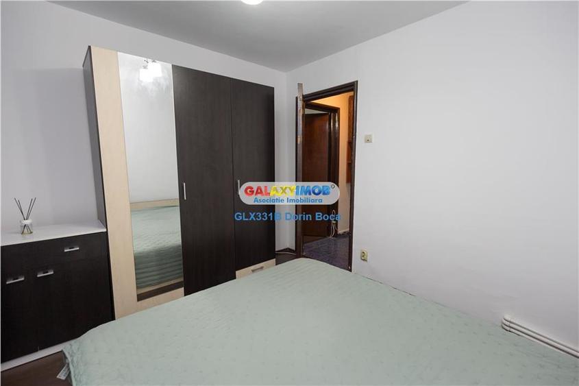 Apartament cu 3 camere semidecomandat în Tei