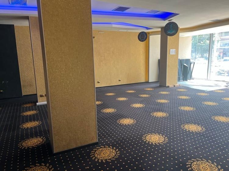Spațiu comercial, de 200 mp, în Micro 17
