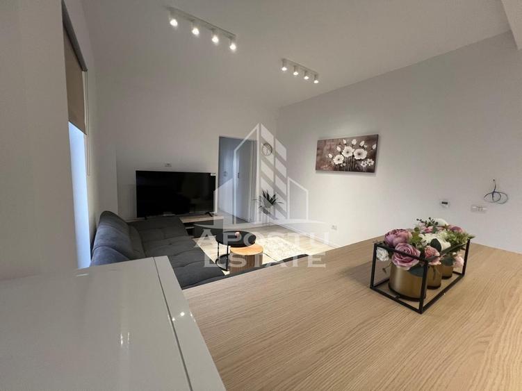 Apartament cu 2 camere semidecomandat în Ghiroda