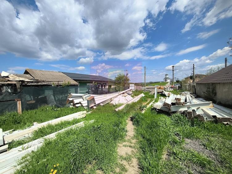 Teren de 1700 mp, în Poșta