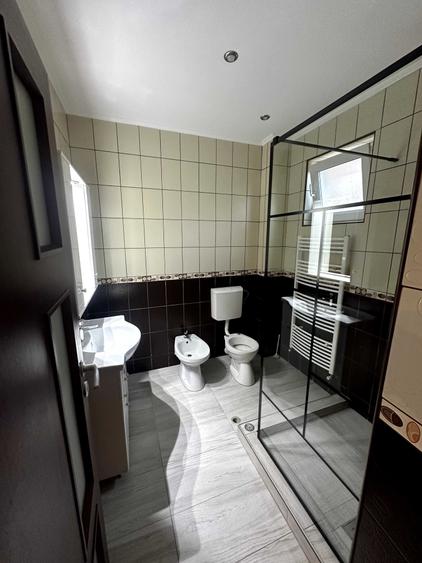 Casă cu 4 camere cu Teren 400 Mp în Central