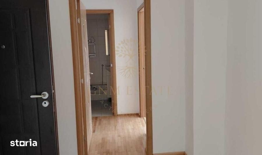Apartament cu 3 camere semidecomandat în Tineretului