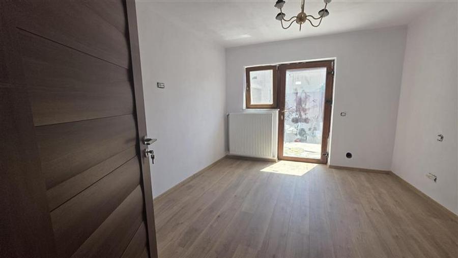 Casă individuală cu 6 camere cu Teren 341 Mp în 1 Mai