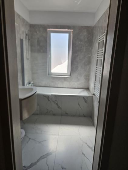 Apartament cu 3 camere în Dumbrăvița