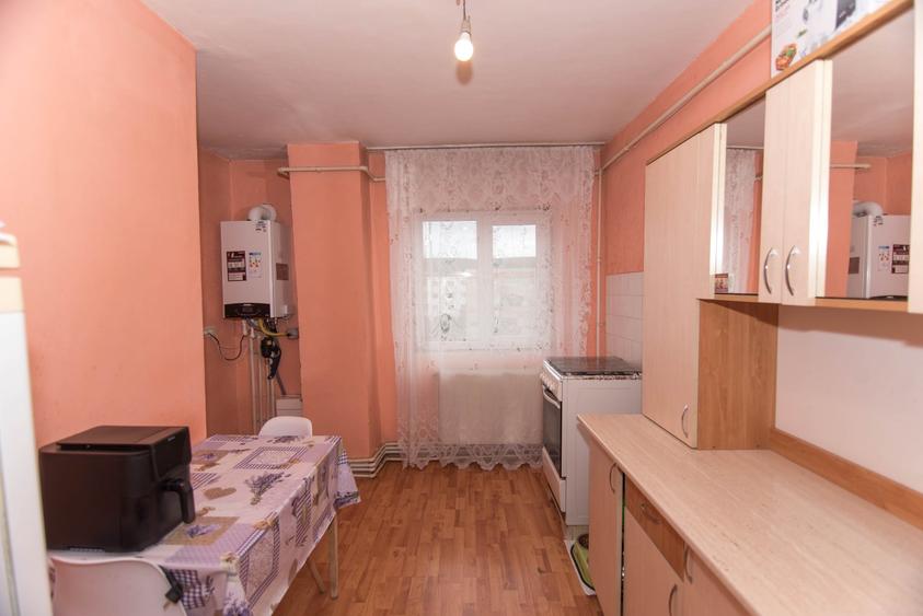 Apartament cu 3 camere decomandat în Mioveni