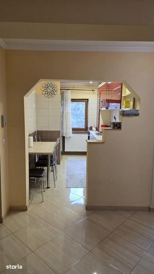 Apartament cu 4 camere decomandat în Micro 17