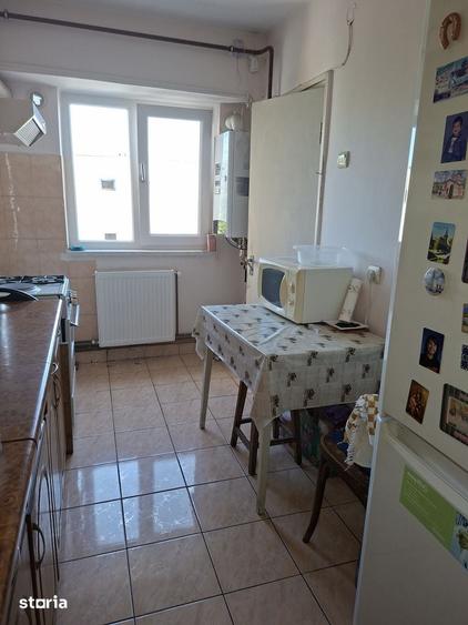 Apartament cu 4 camere decomandat în Rovine