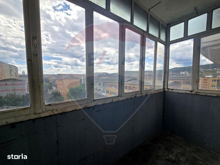 Apartament cu 3 camere decomandat în Cetate
