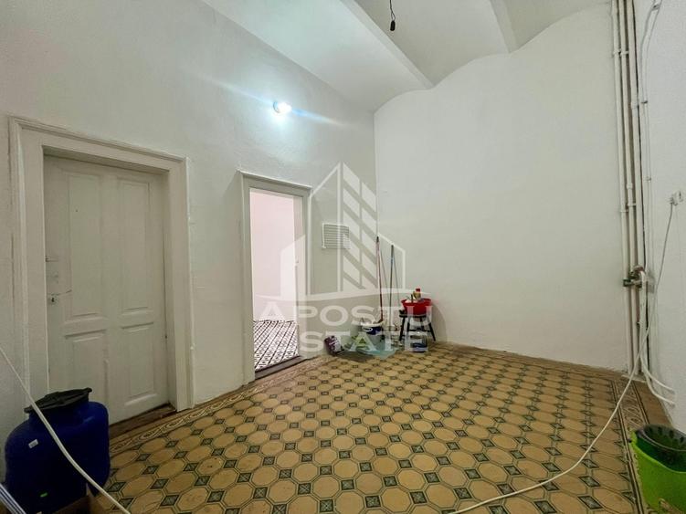 Apartament cu 4 camere decomandat în Traian