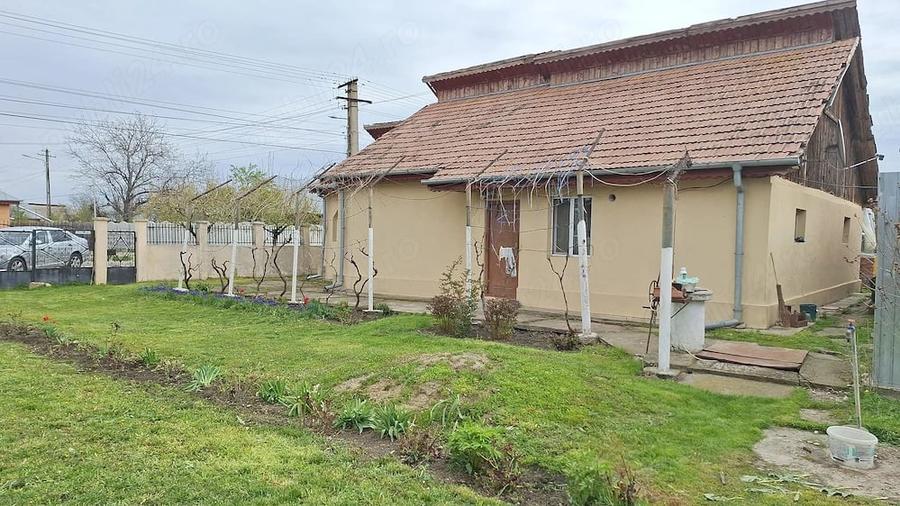 Casă cu 3 camere în Stâlpu