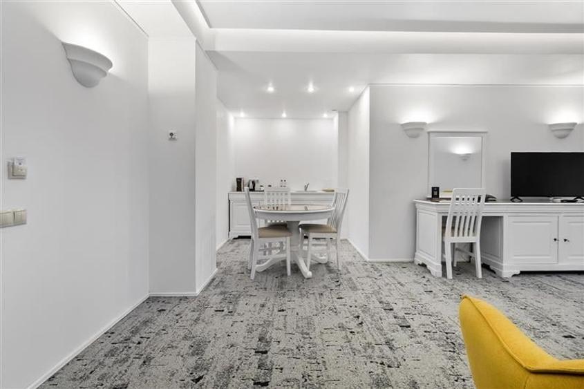 Apartament cu 3 camere decomandat, mobilat în Poiana Brașov
