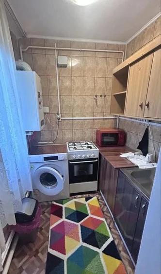 Apartament cu 2 camere semidecomandat în Filiași