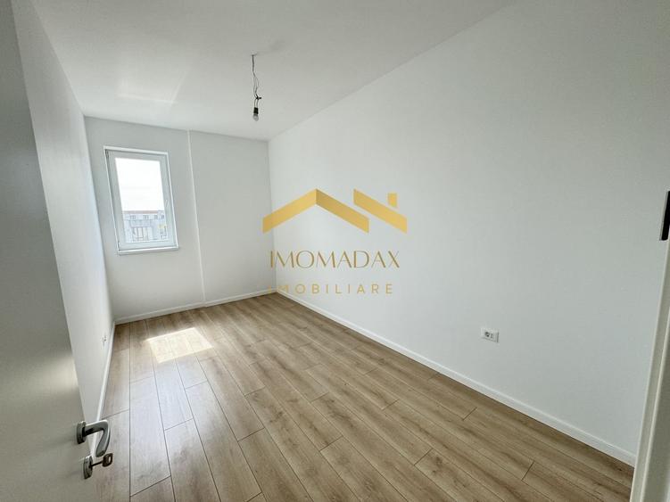 Penthouse cu 3 camere decomandat în Aradului