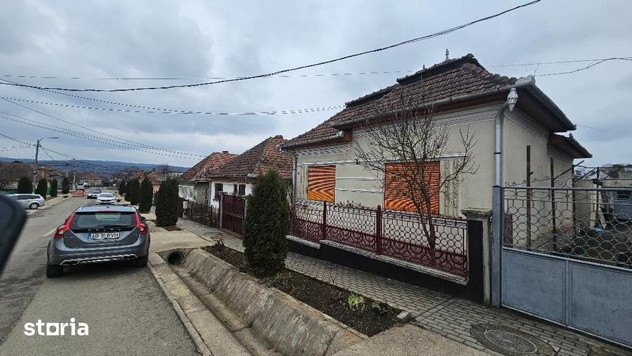 Casă cu 3 camere cu Teren 700 Mp în Central