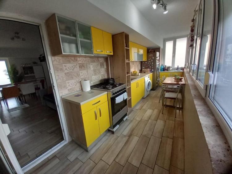 Apartament cu 3 camere decomandat, mobilat în Gării