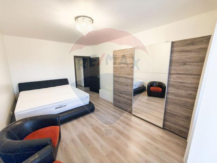 Apartament cu 3 camere semidecomandat, mobilat în Periferie
