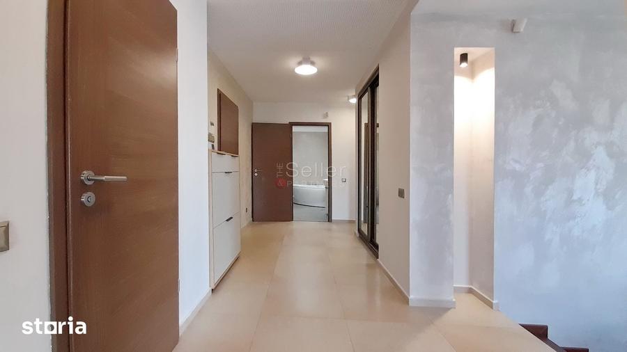 Apartament cu 3 camere, mobilat în Schei