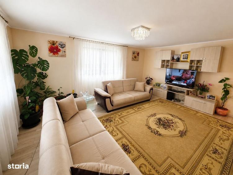 Casă cu 3 camere în Uricani