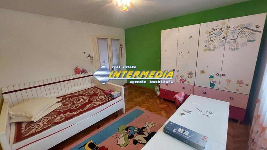 Casă individuală cu 5 camere cu Canalizare în Central
