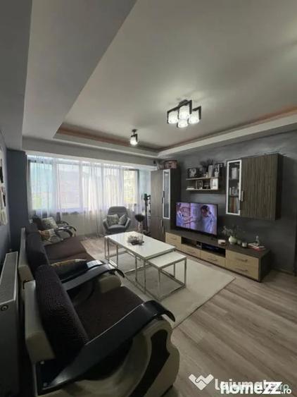 Apartament cu 4 camere decomandat în Traian