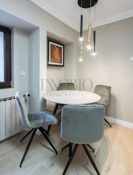 Apartament cu 4 camere decomandat în P-ța Victoriei