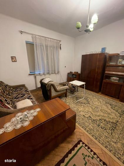 Casă cu 3 camere cu Teren 2704 Mp în Central